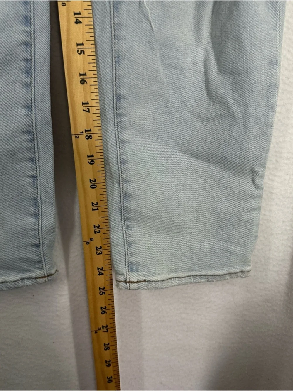 Madewell Mid Rise Classic Straight Light Wash Distressed Jeans 28